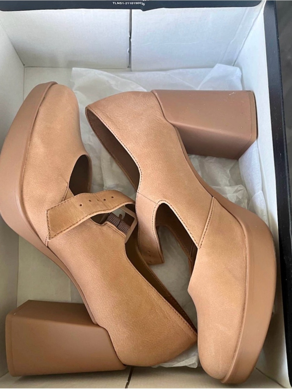 Women’s Chunky Heel Mary Jane Pumps in Taupe